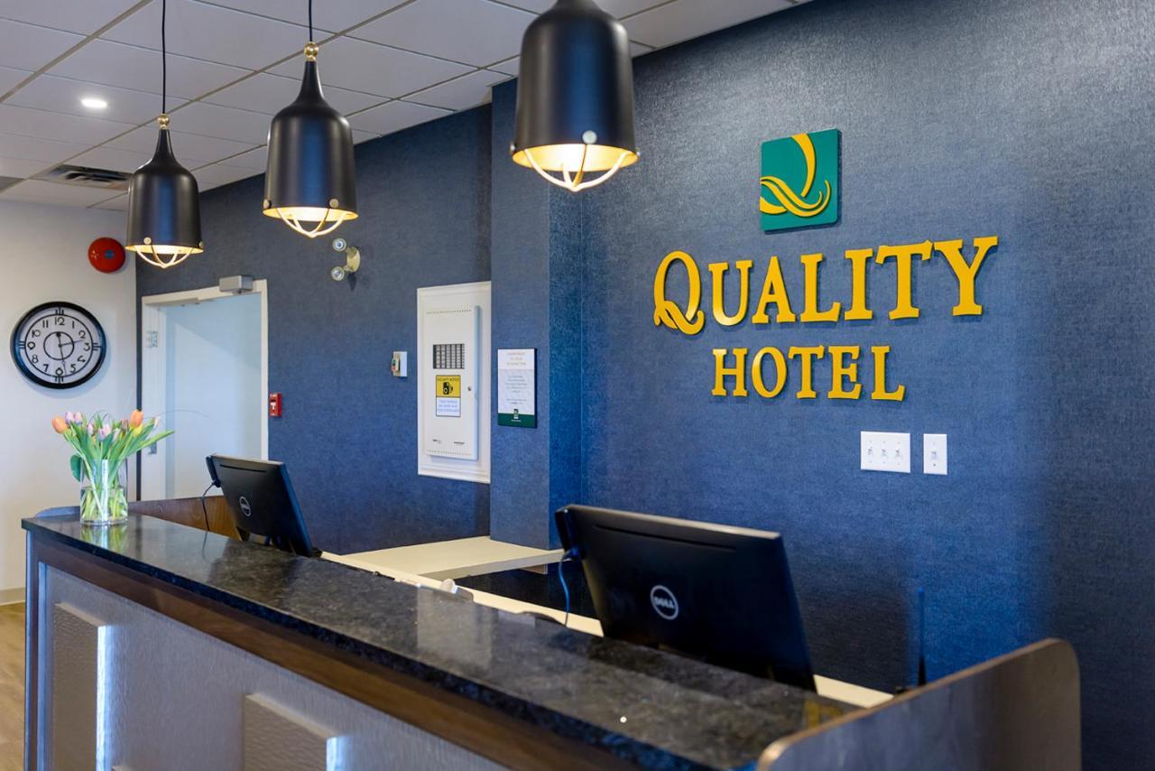 Quality Hotel Кларенвил Екстериор снимка
