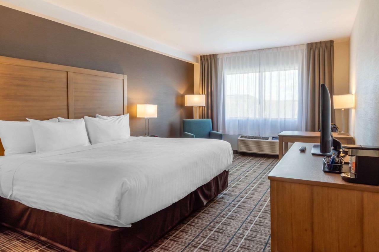 Quality Hotel Кларенвил Екстериор снимка
