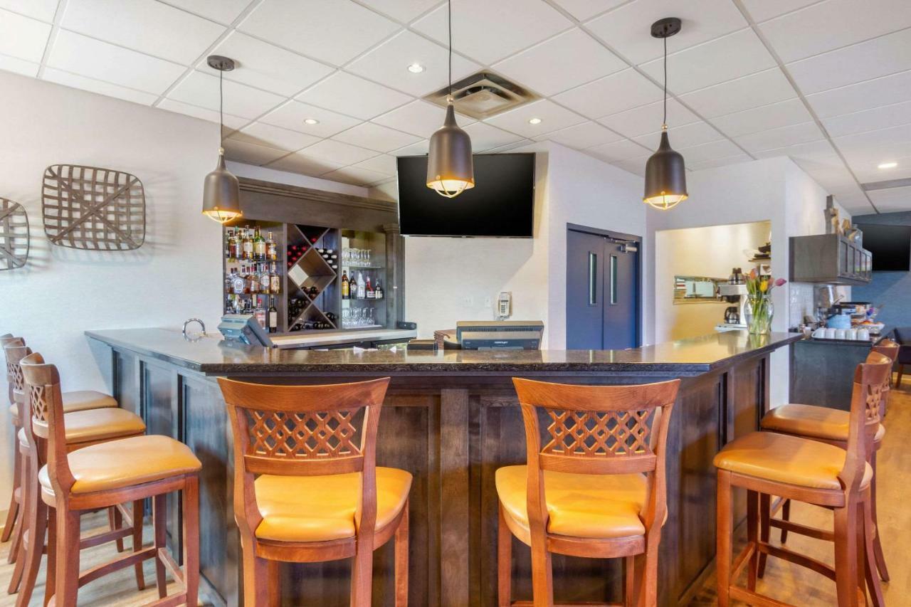 Quality Hotel Кларенвил Екстериор снимка