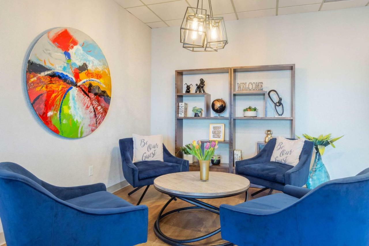 Quality Hotel Кларенвил Екстериор снимка