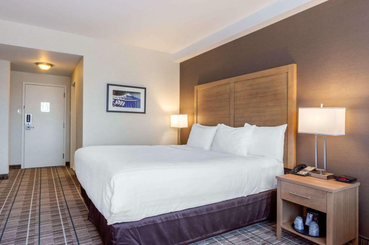 Quality Hotel Кларенвил Екстериор снимка