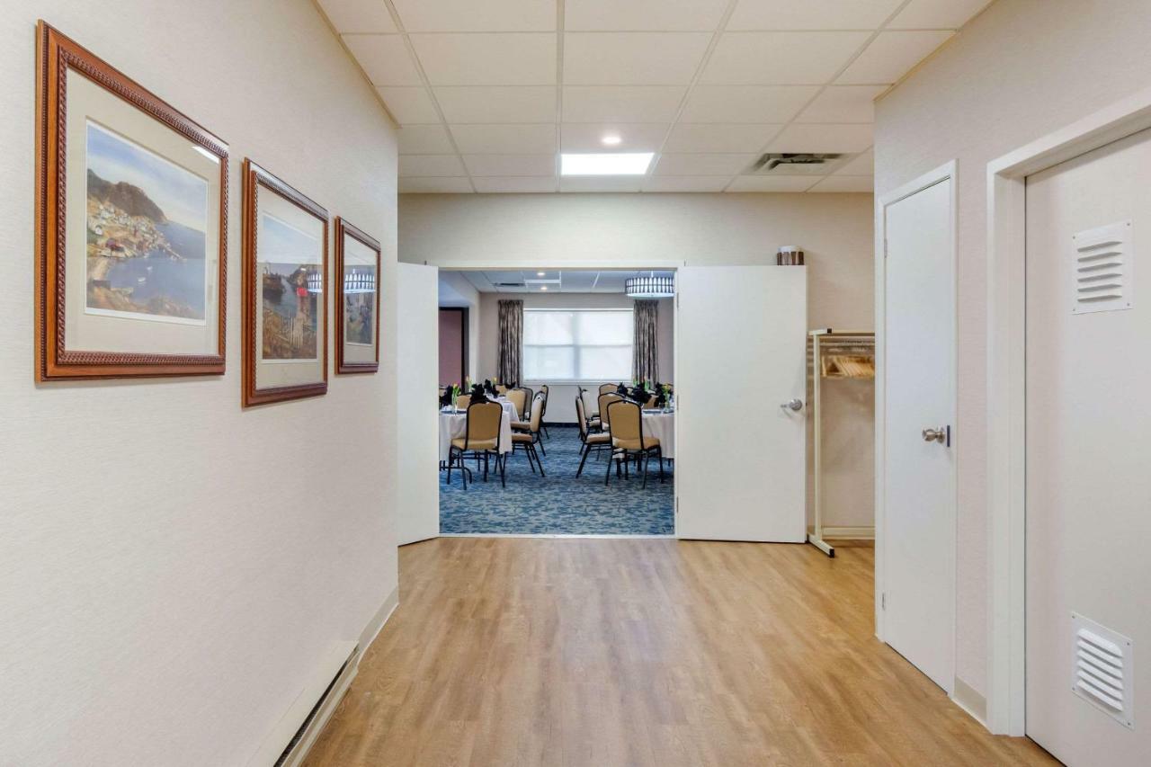 Quality Hotel Кларенвил Екстериор снимка