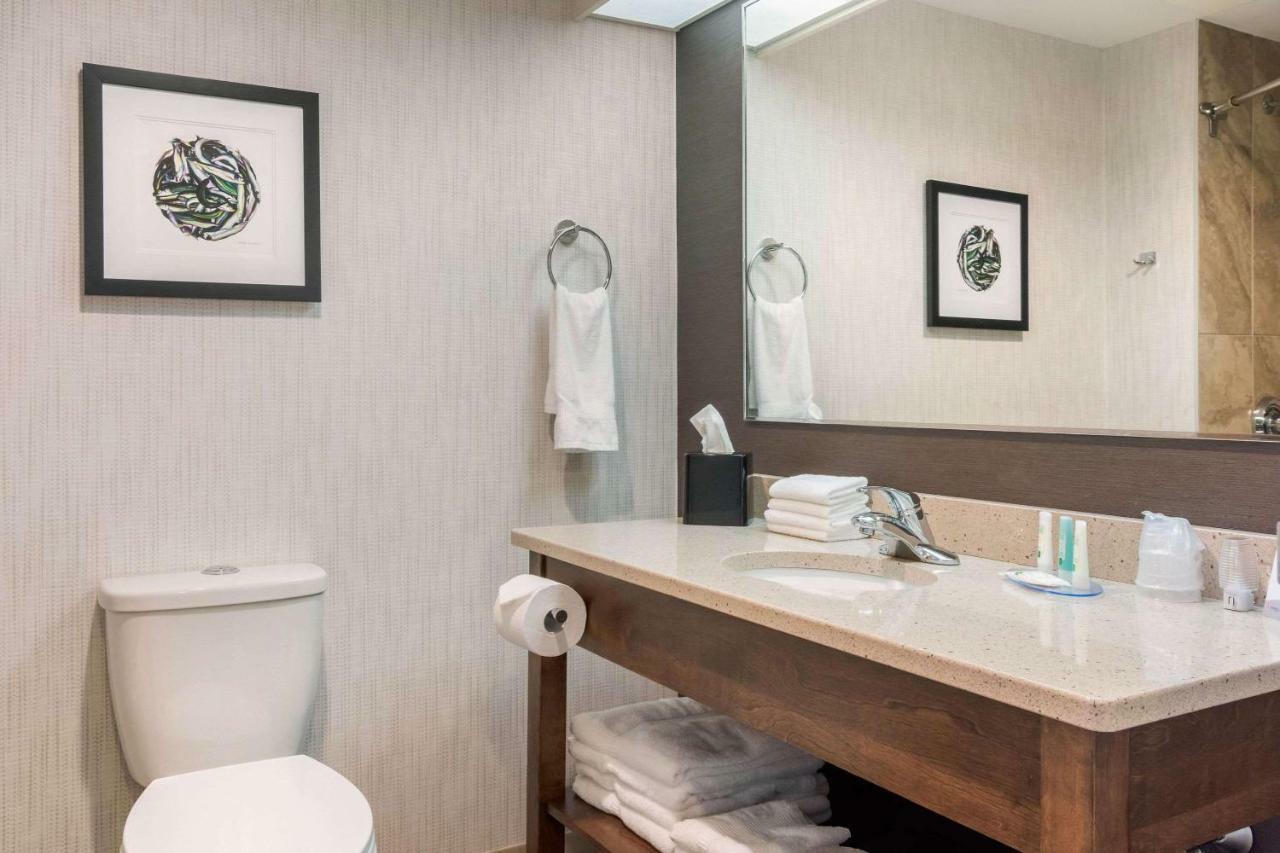 Quality Hotel Кларенвил Екстериор снимка