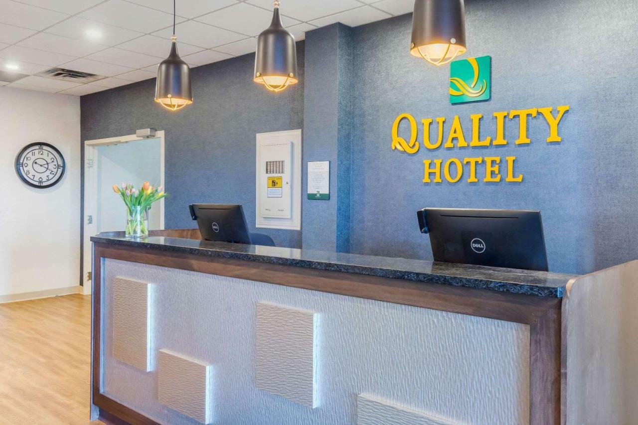 Quality Hotel Кларенвил Екстериор снимка