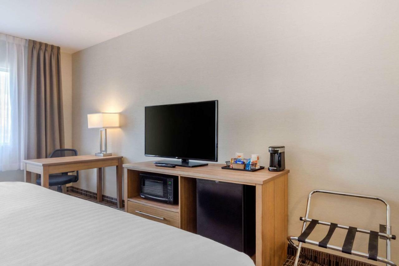 Quality Hotel Кларенвил Екстериор снимка
