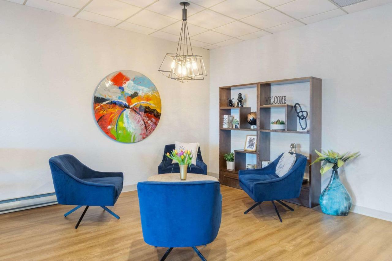 Quality Hotel Кларенвил Екстериор снимка