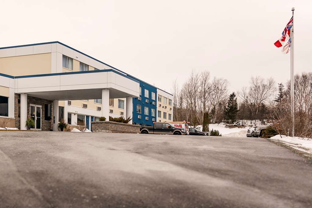 Quality Hotel Кларенвил Екстериор снимка