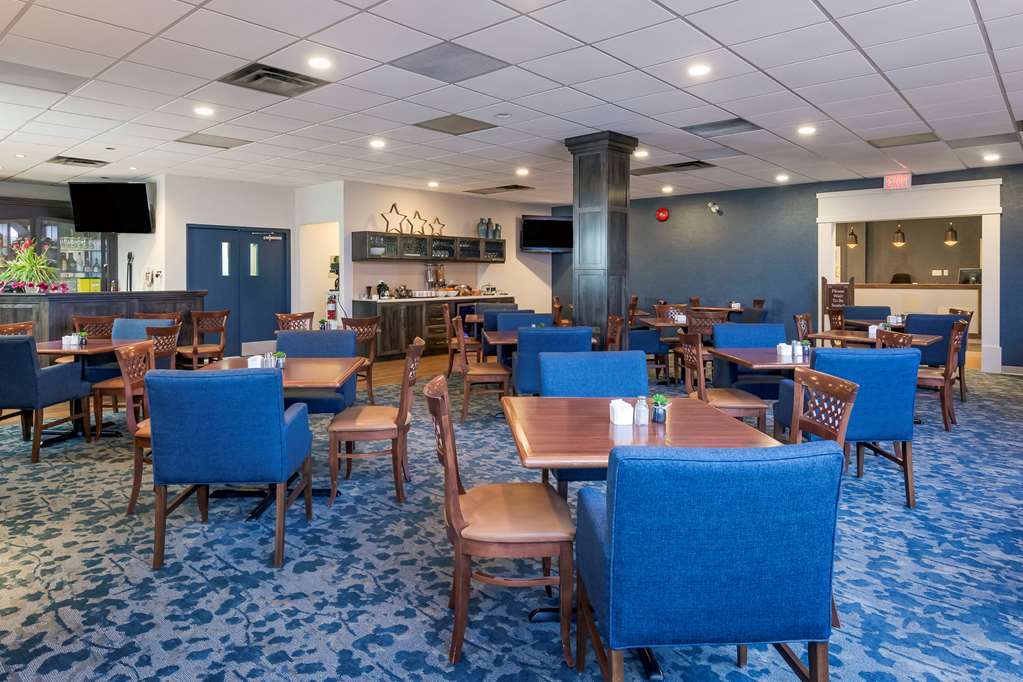 Quality Hotel Кларенвил Ресторант снимка