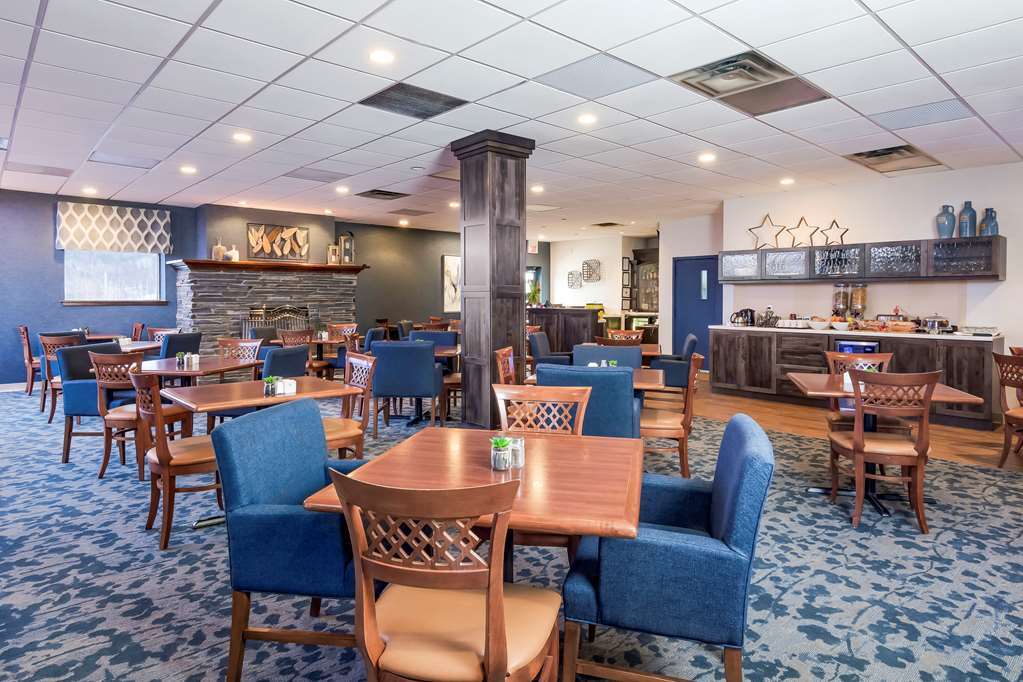 Quality Hotel Кларенвил Ресторант снимка
